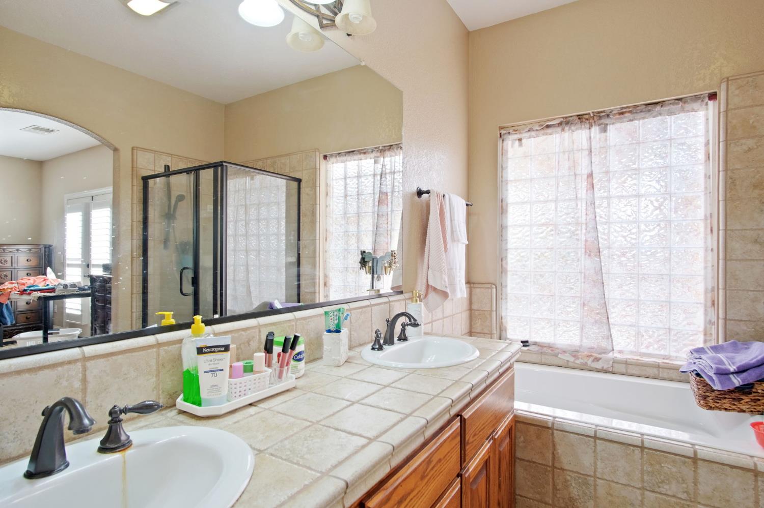 984 E Woodward Ave, Manteca, CA 95337