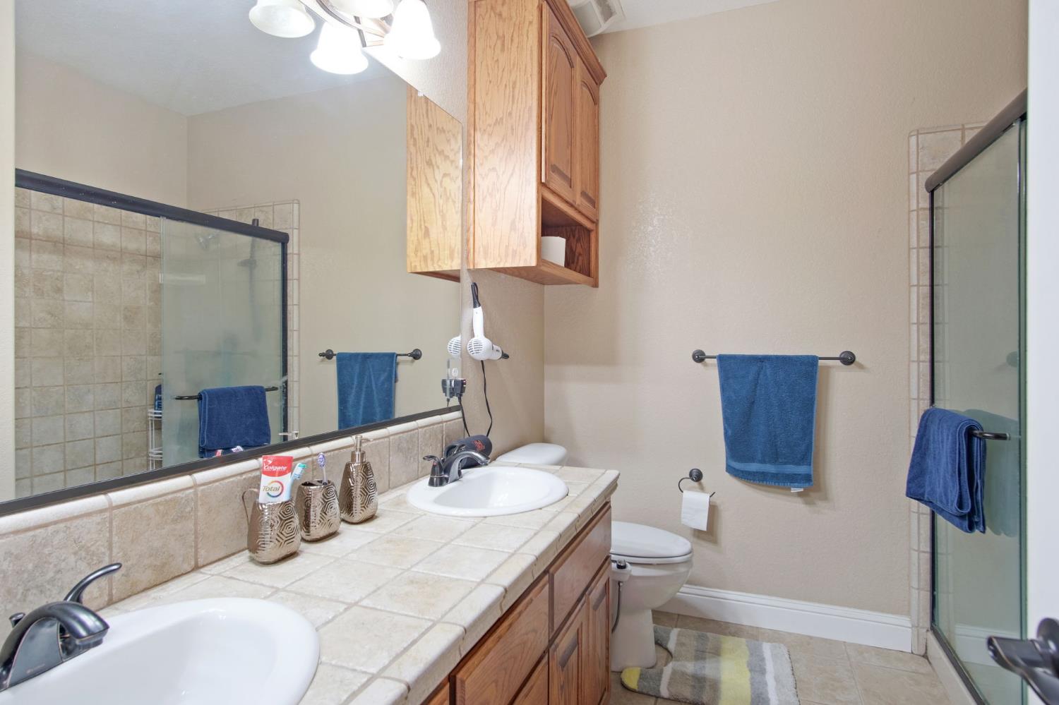 984 E Woodward Ave, Manteca, CA 95337
