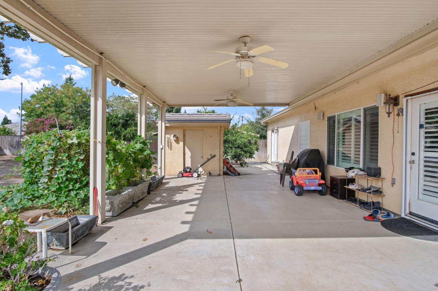 984 E Woodward Ave, Manteca, CA 95337