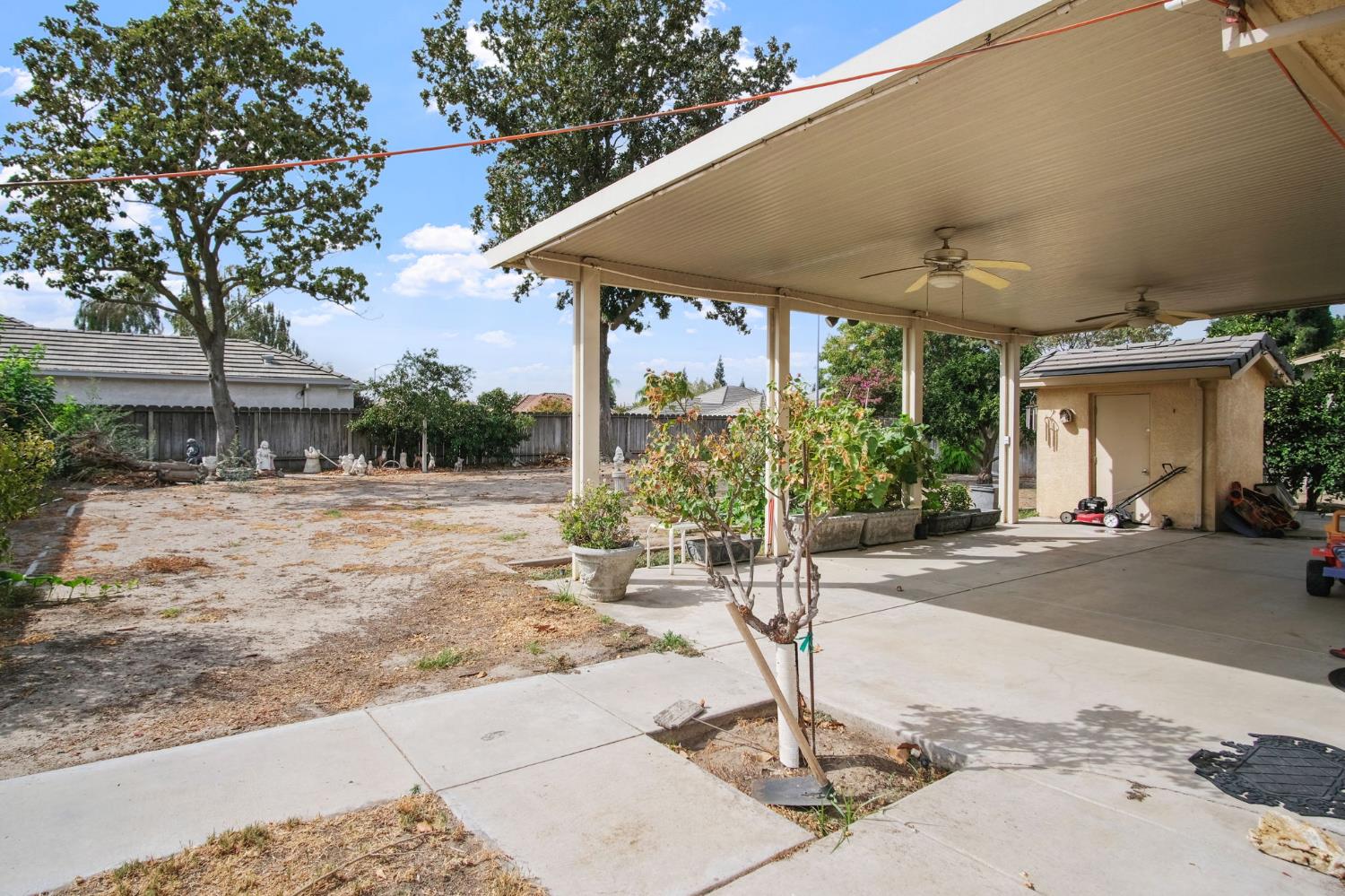 984 E Woodward Ave, Manteca, CA 95337