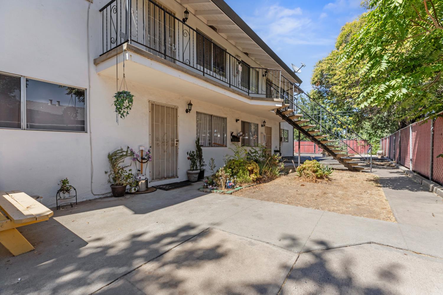 814 2nd St, Modesto, CA 95351