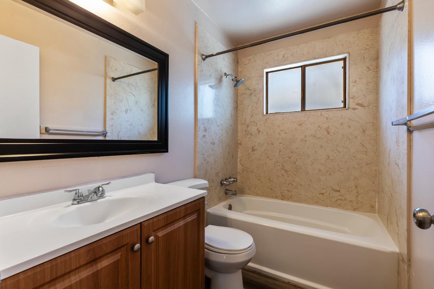 814 2nd St, Modesto, CA 95351