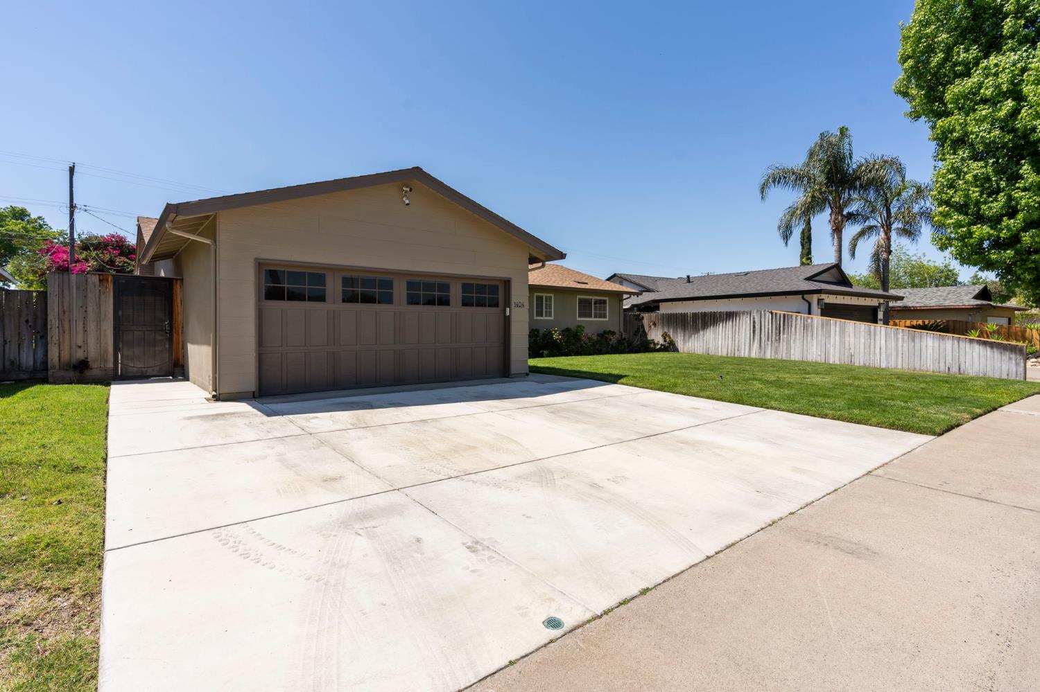 1404 Pepperwood Dr, Modesto, CA 95350