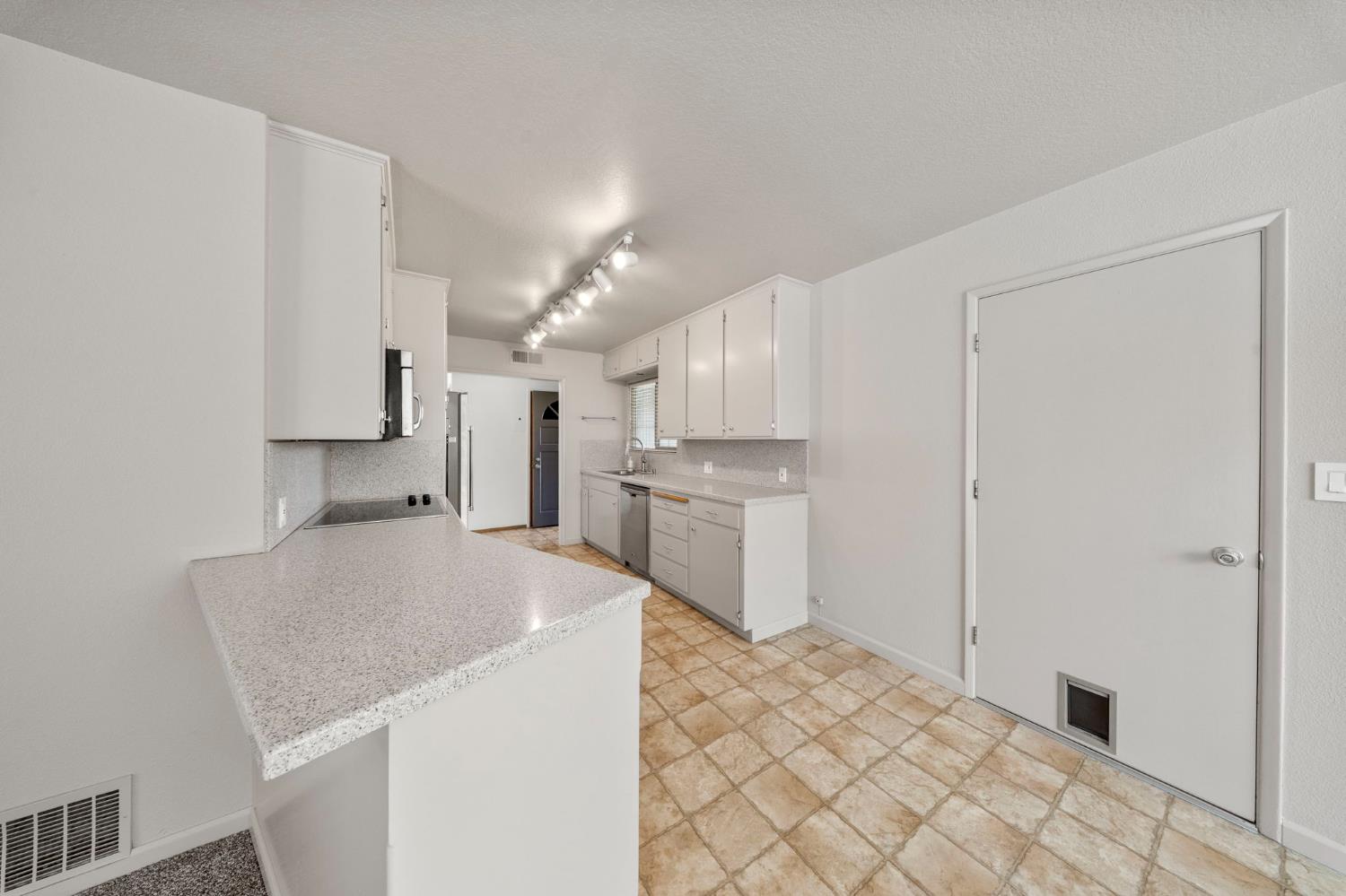 1404 Pepperwood Dr, Modesto, CA 95350