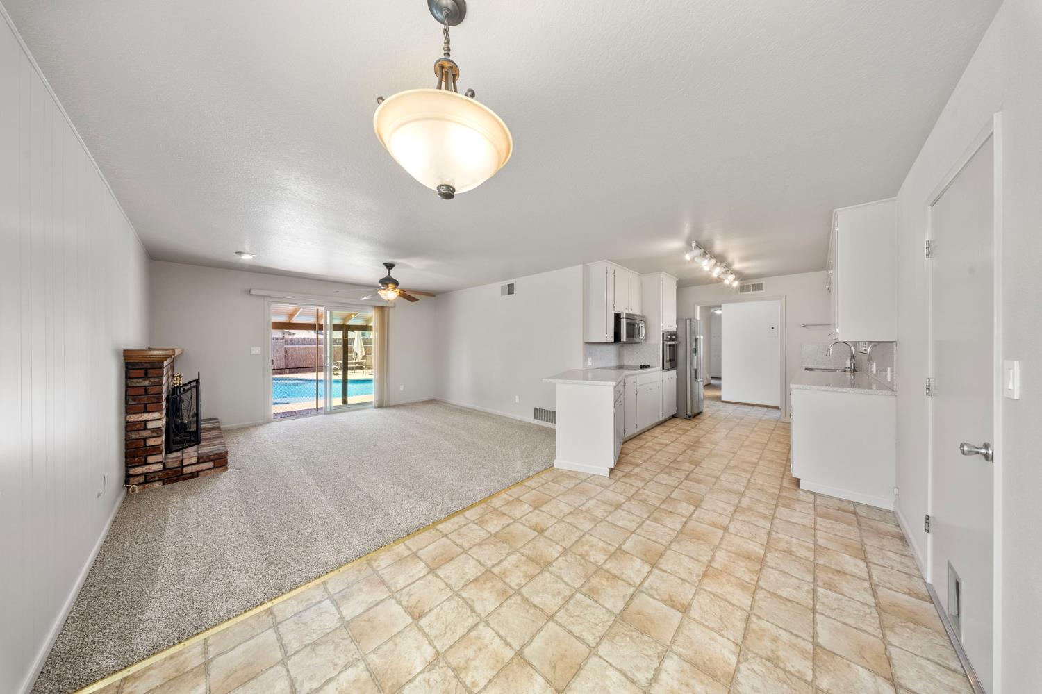 1404 Pepperwood Dr, Modesto, CA 95350