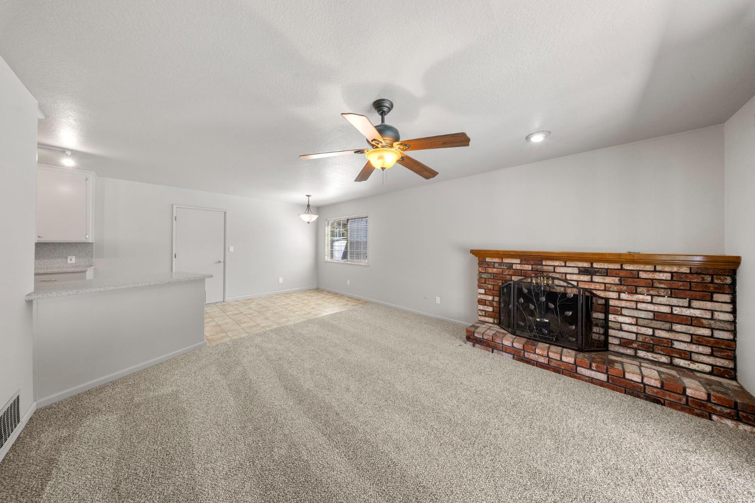 1404 Pepperwood Dr, Modesto, CA 95350