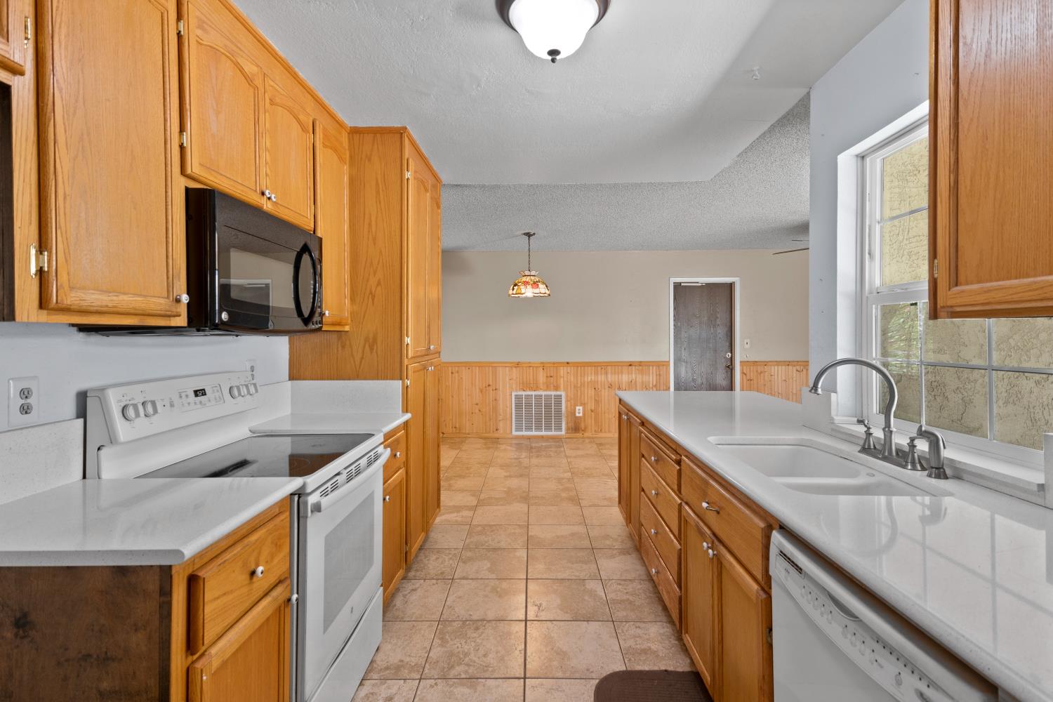 986 Pebble Way, Manteca, CA 95336