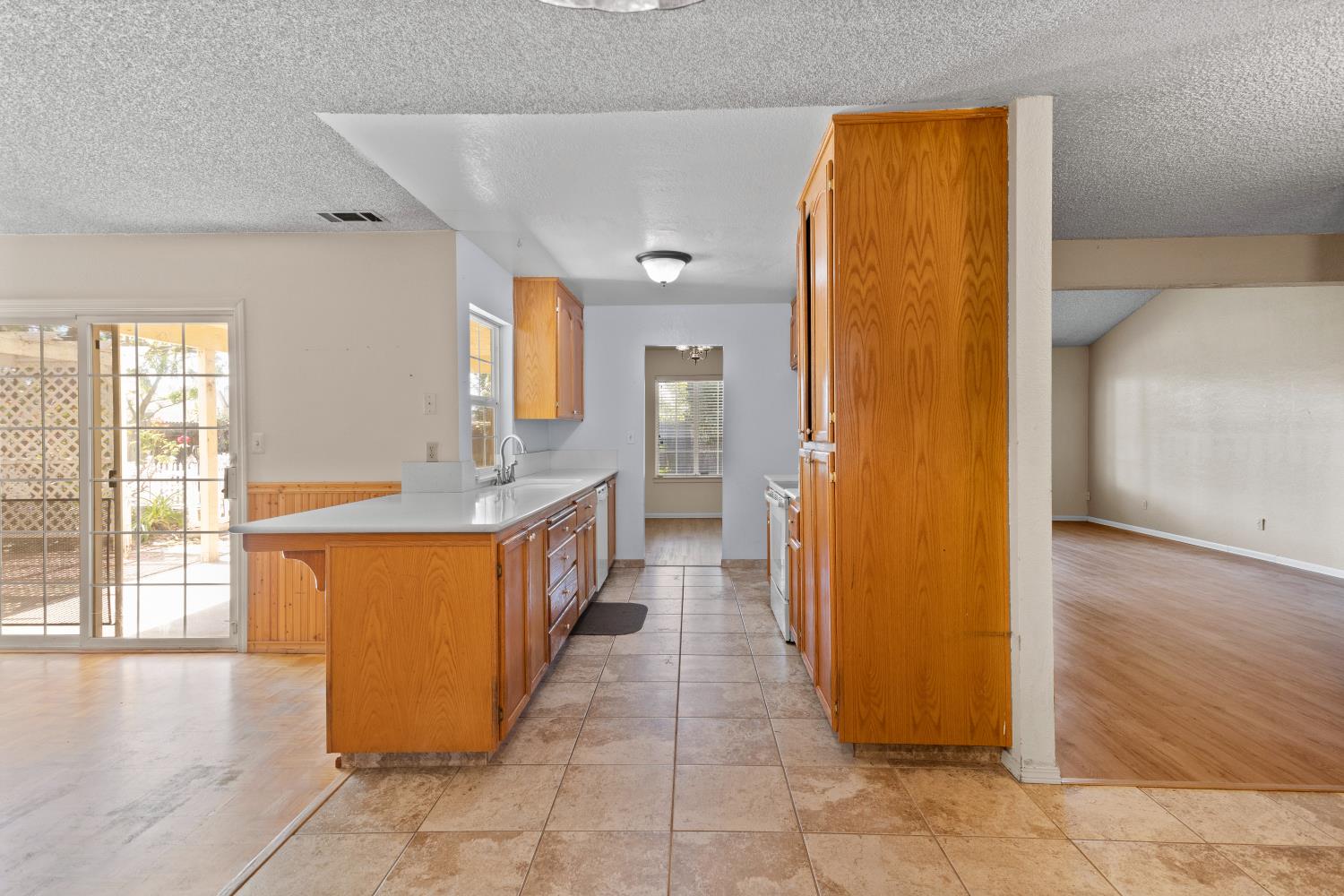 986 Pebble Way, Manteca, CA 95336