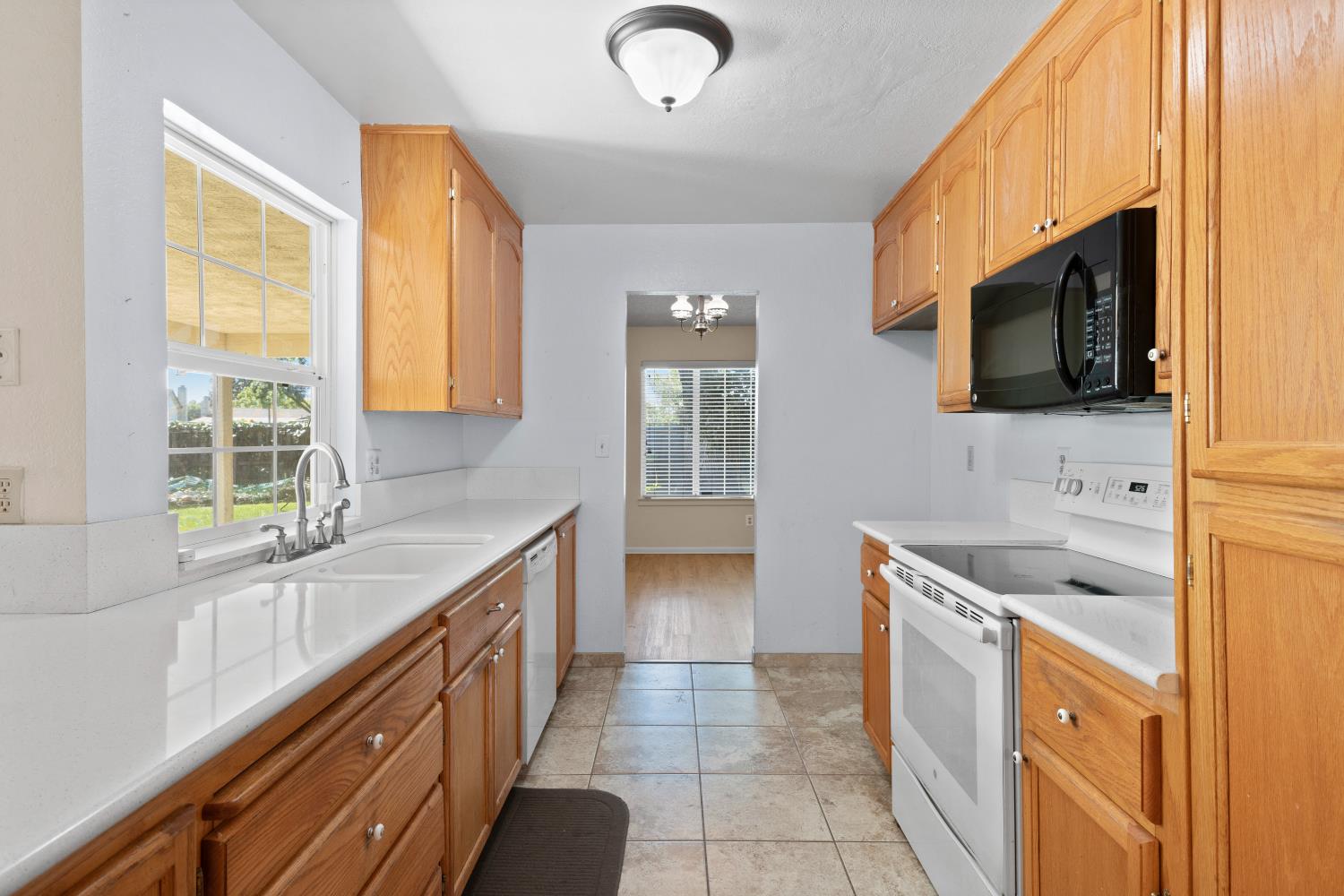 986 Pebble Way, Manteca, CA 95336