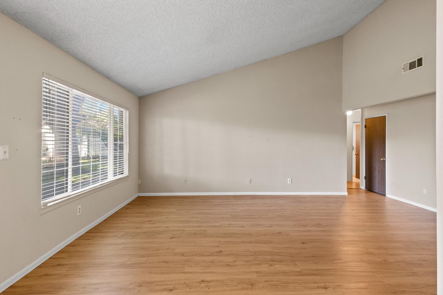 986 Pebble Way, Manteca, CA 95336
