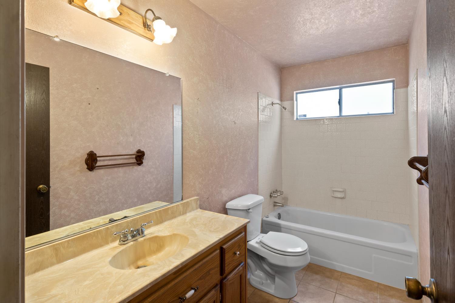 986 Pebble Way, Manteca, CA 95336