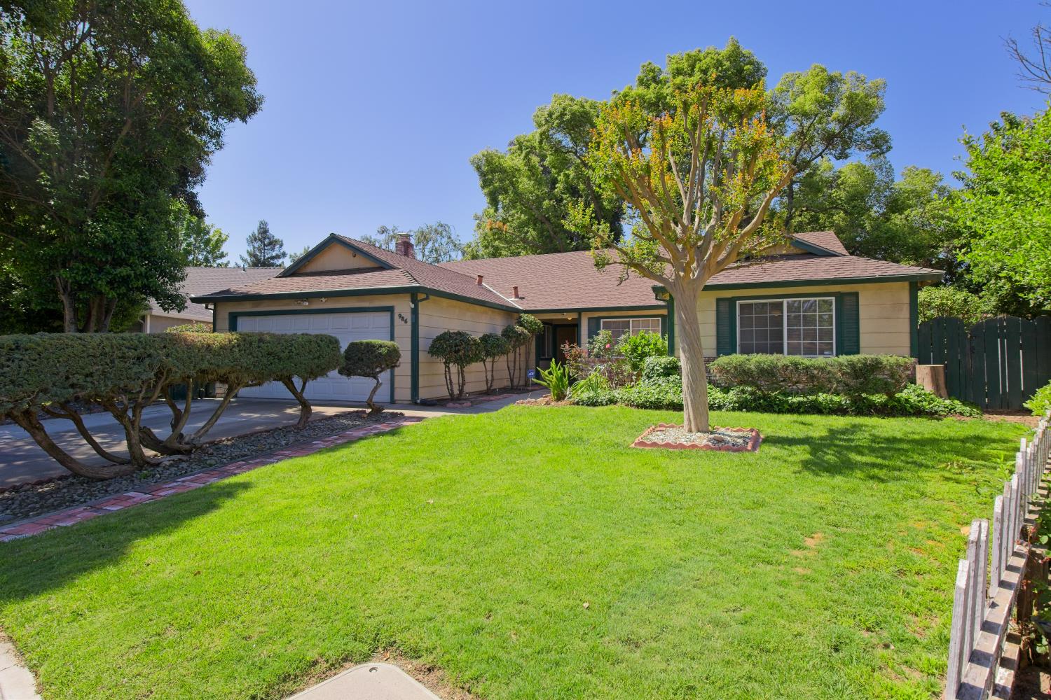 986 Pebble Way, Manteca, CA 95336
