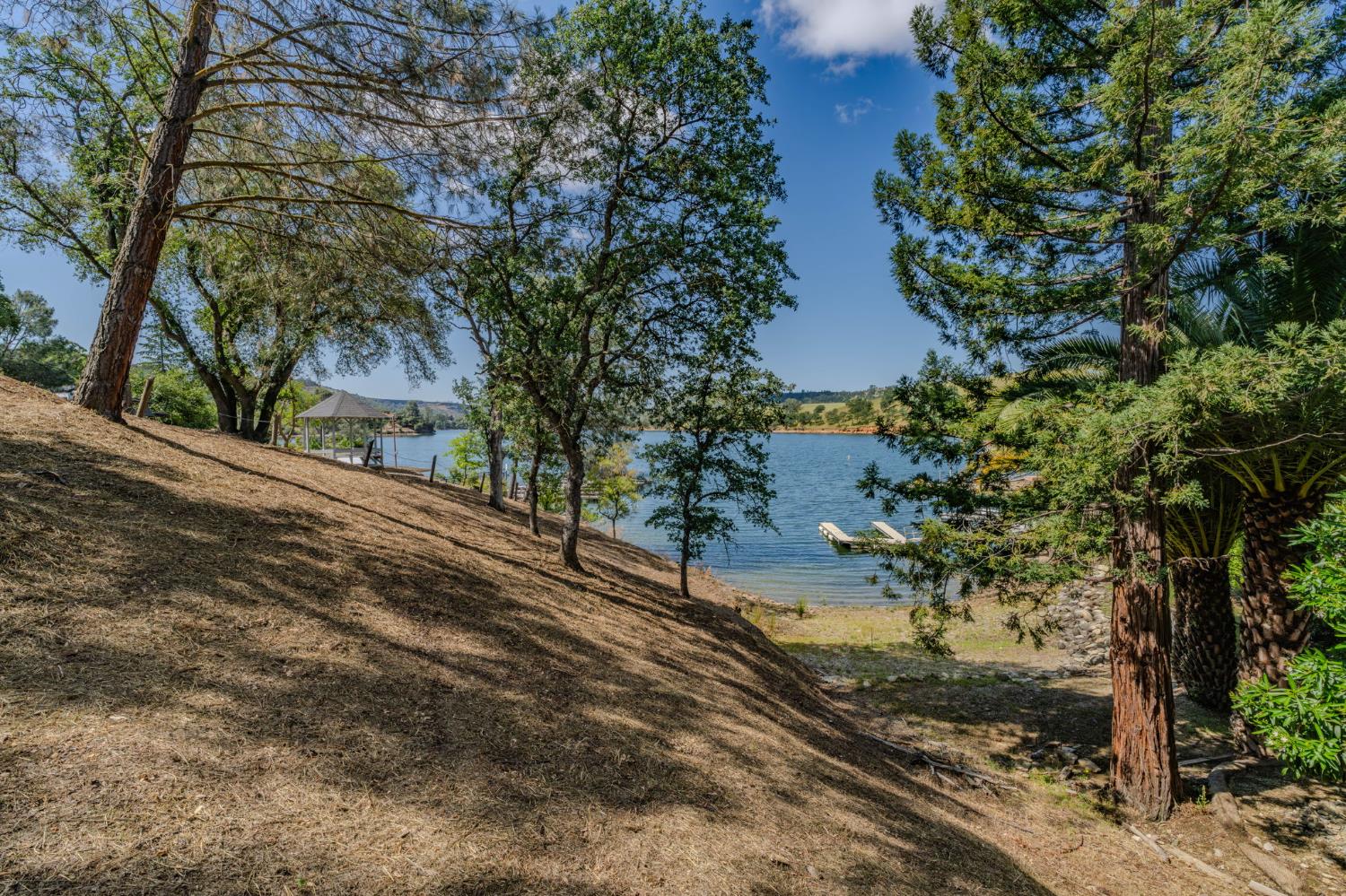 904 Foothill Rd, Copperopolis, CA 95228
