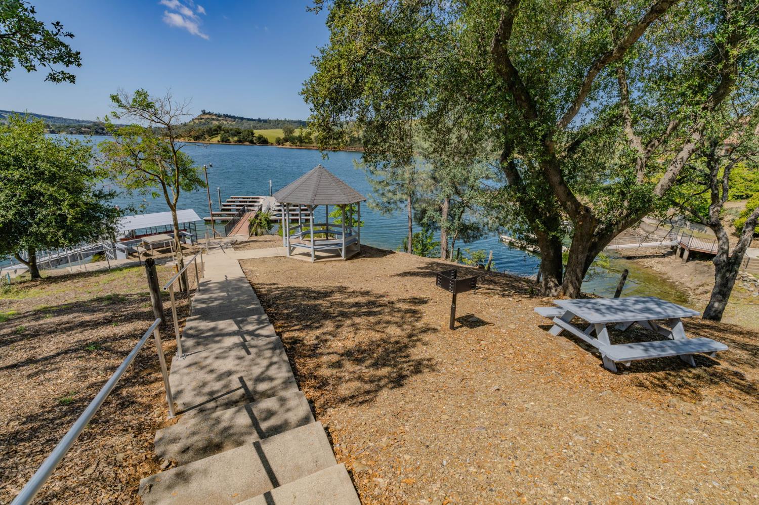 904 Foothill Rd, Copperopolis, CA 95228