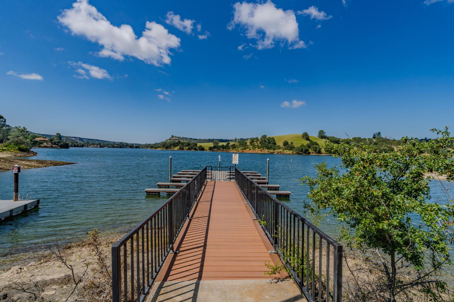 904 Foothill Rd, Copperopolis, CA 95228