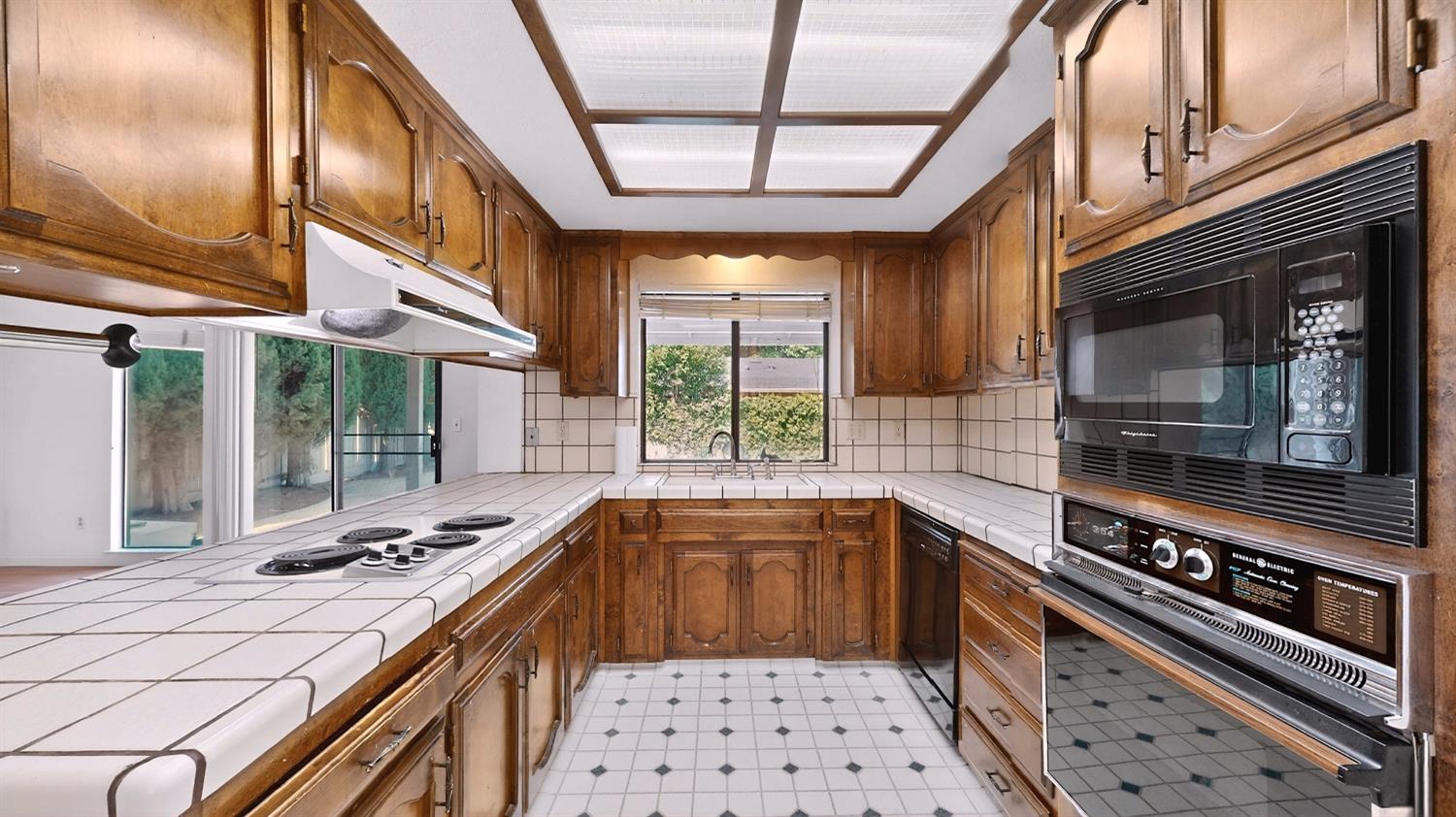 2401 Ellison Dr, Modesto, CA 95355