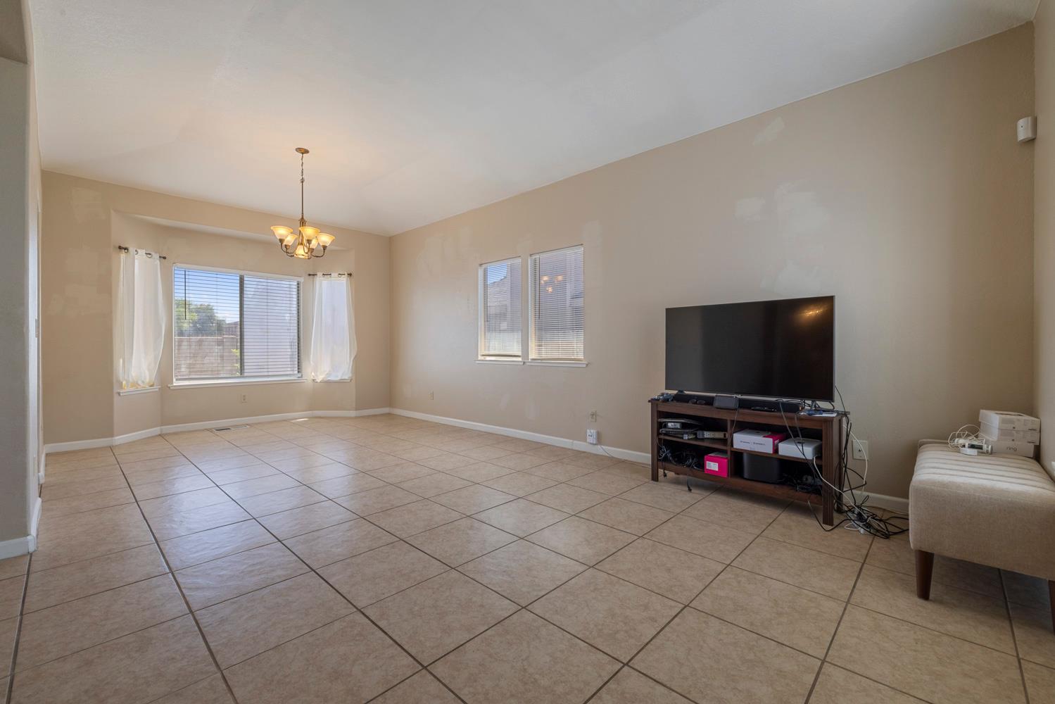 748 Codington Way, Modesto, CA 95357