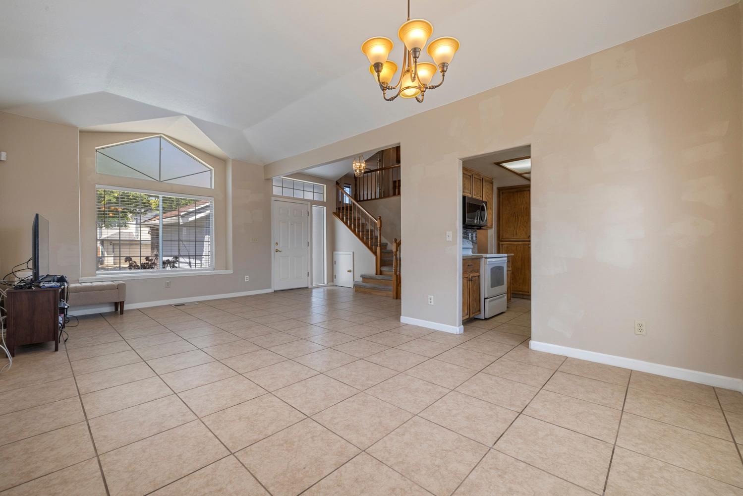 748 Codington Way, Modesto, CA 95357