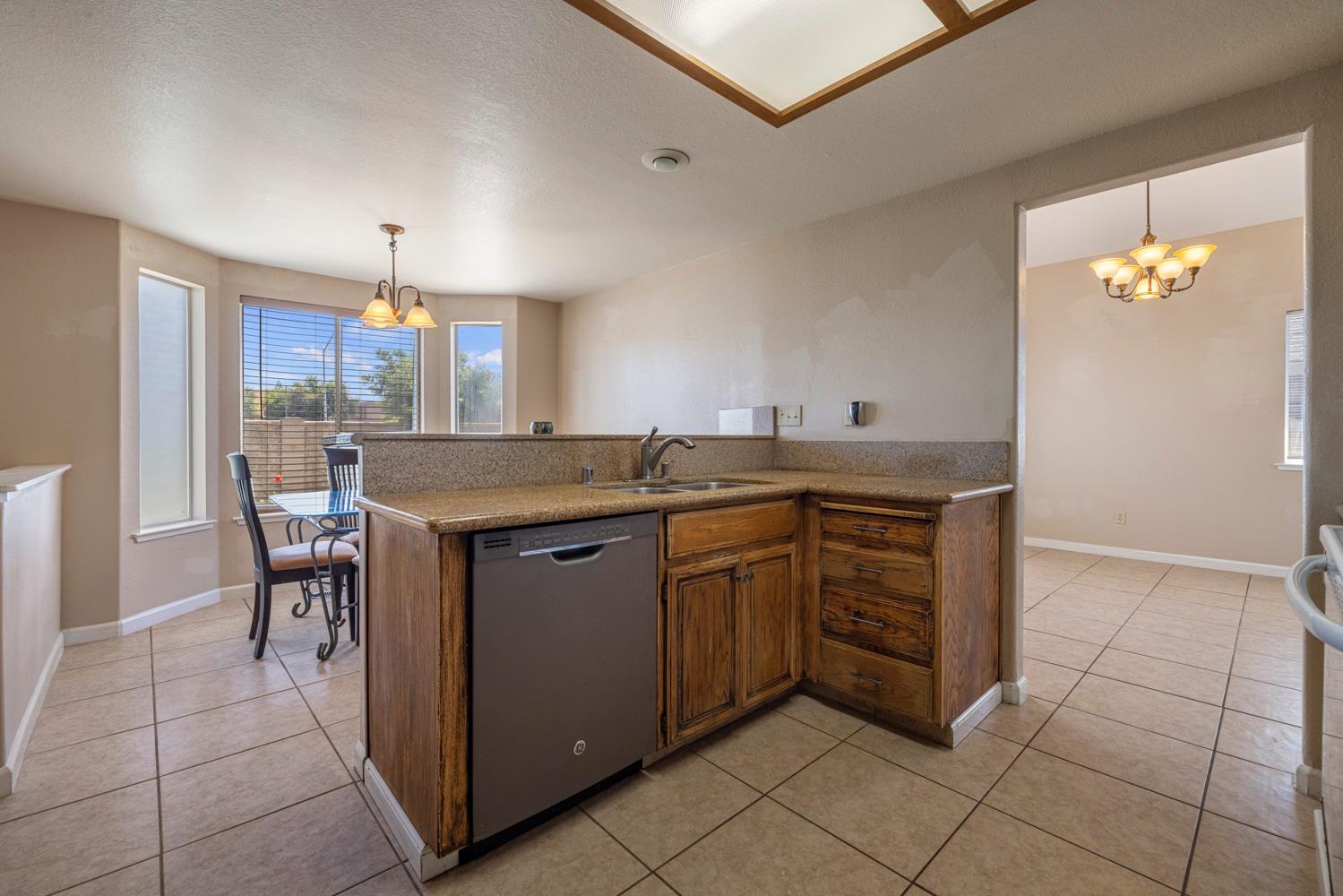 748 Codington Way, Modesto, CA 95357