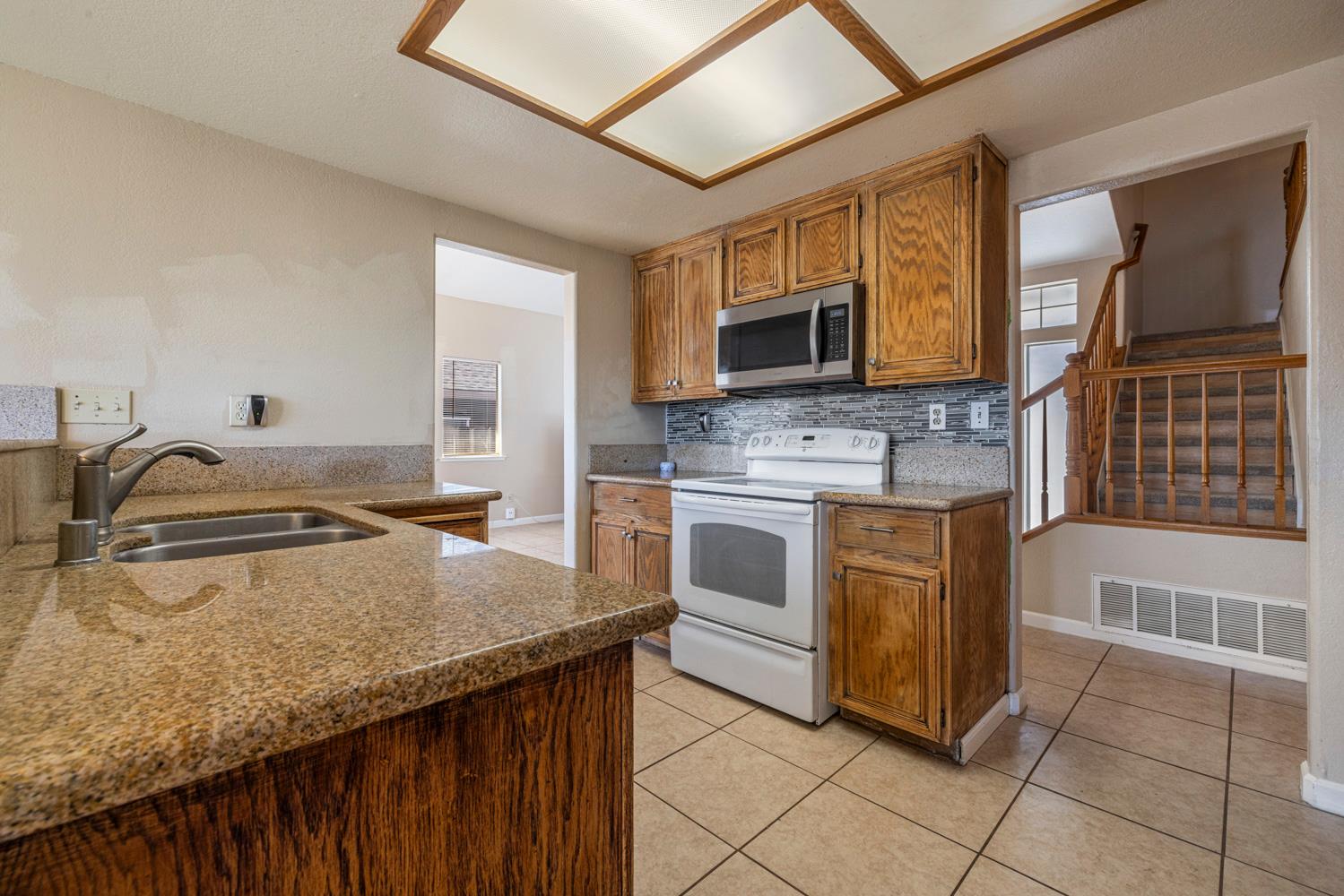 748 Codington Way, Modesto, CA 95357
