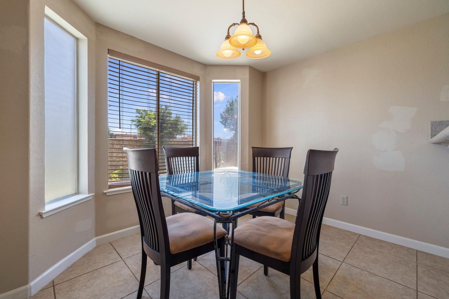 748 Codington Way, Modesto, CA 95357
