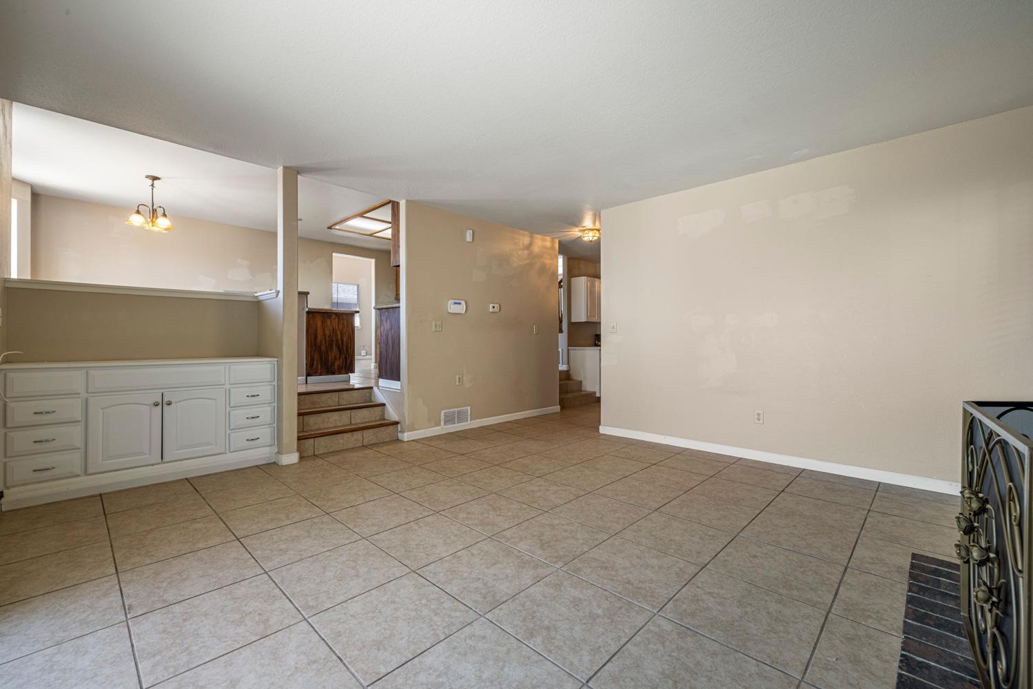 748 Codington Way, Modesto, CA 95357