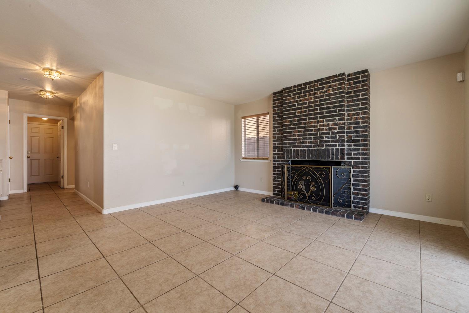 748 Codington Way, Modesto, CA 95357