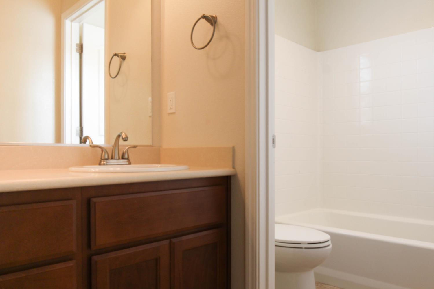 1817 Thomas Ct, Modesto, CA 95355