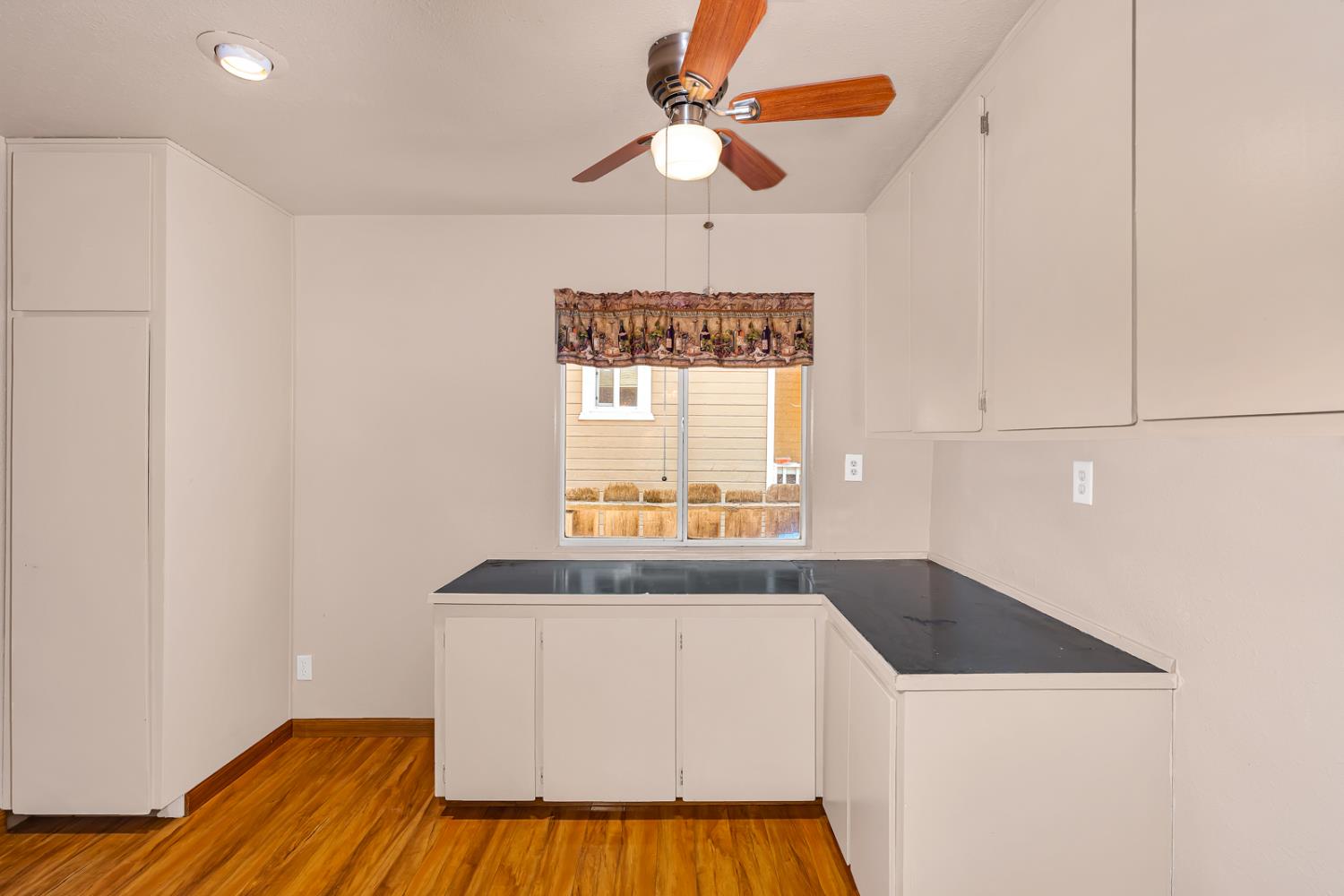 1041 Golden Gate Ave, Dos Palos, CA 93620