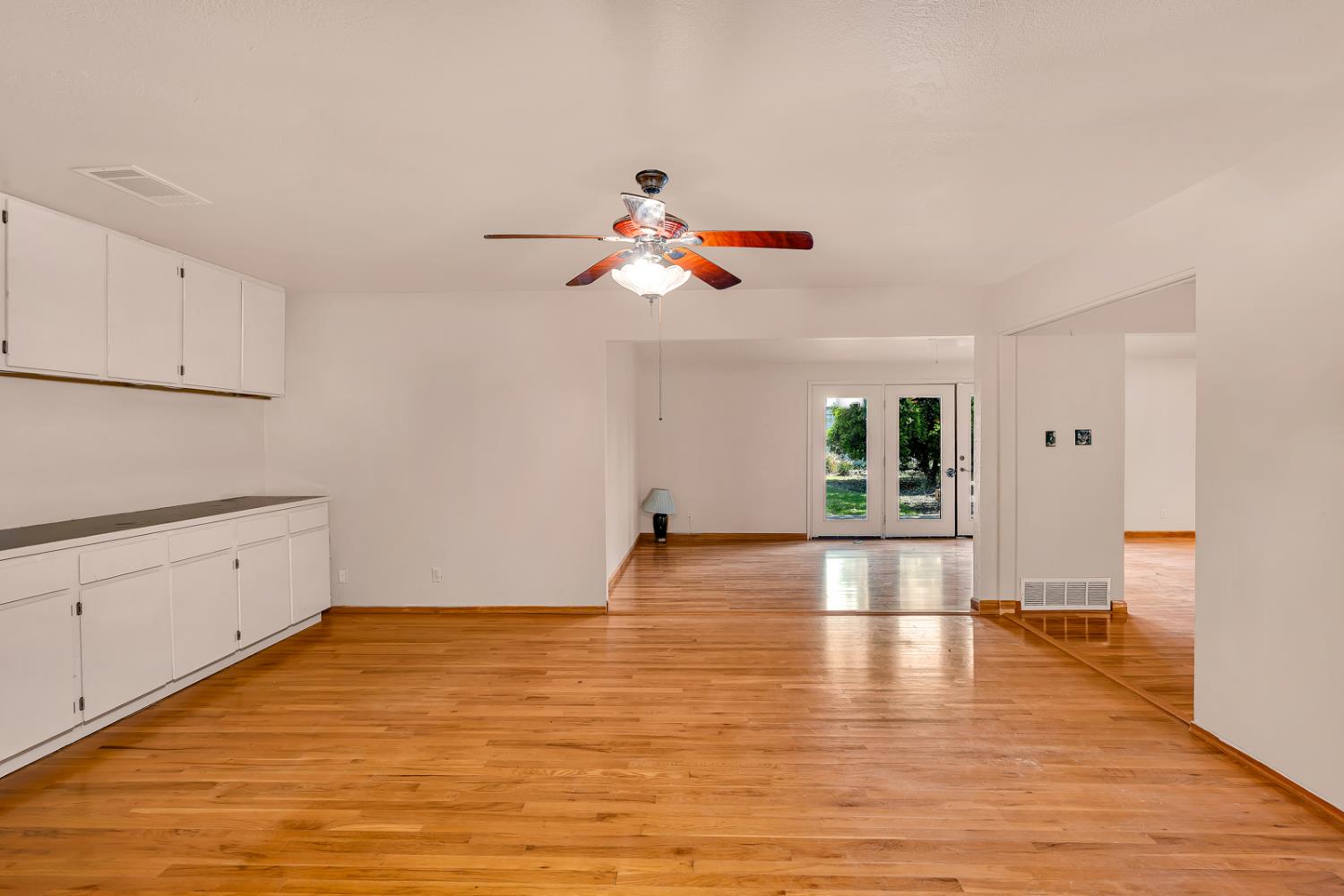 1041 Golden Gate Ave, Dos Palos, CA 93620