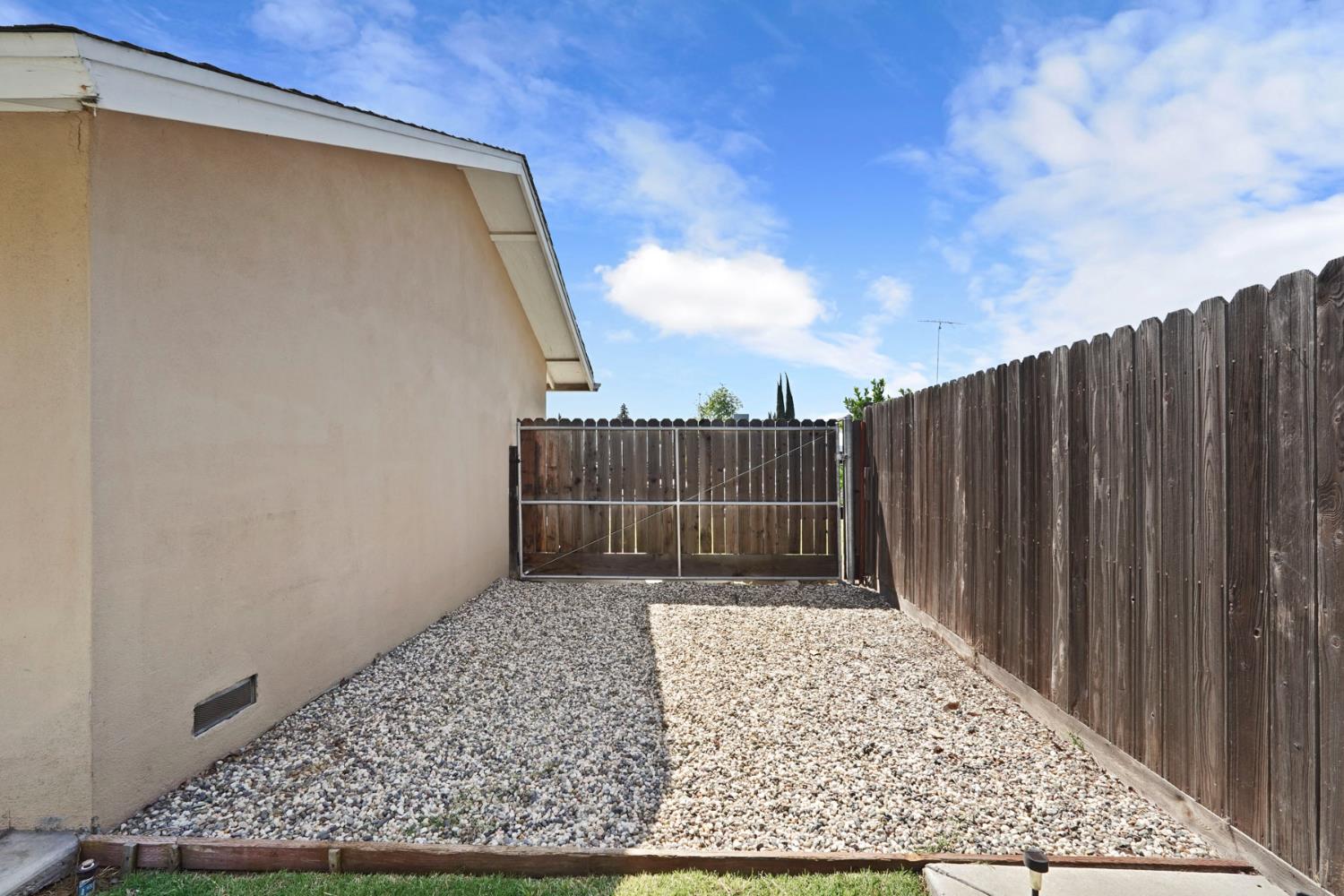 2100 preston Ln, Modesto, CA 95355