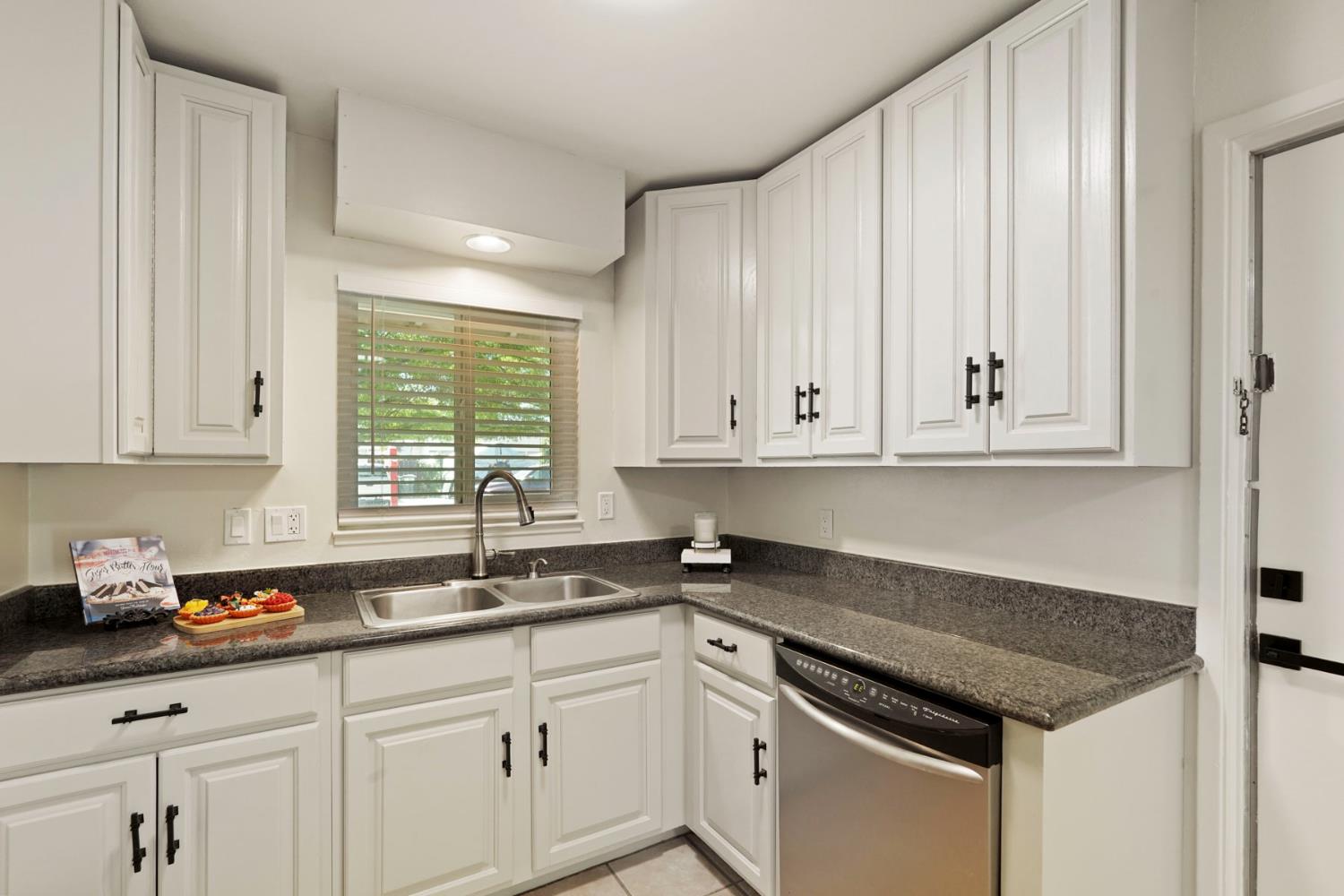 2100 preston Ln, Modesto, CA 95355