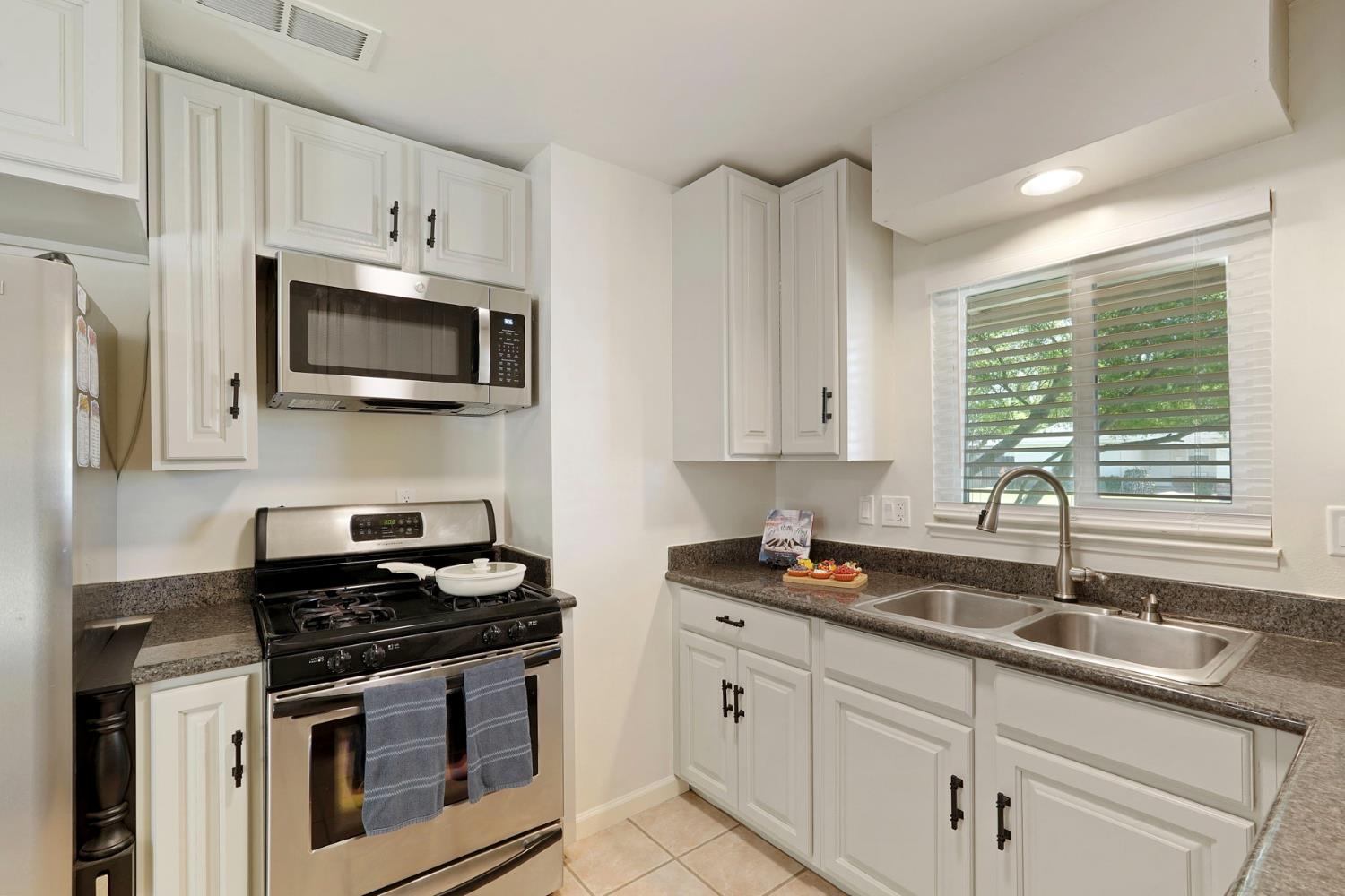 2100 preston Ln, Modesto, CA 95355