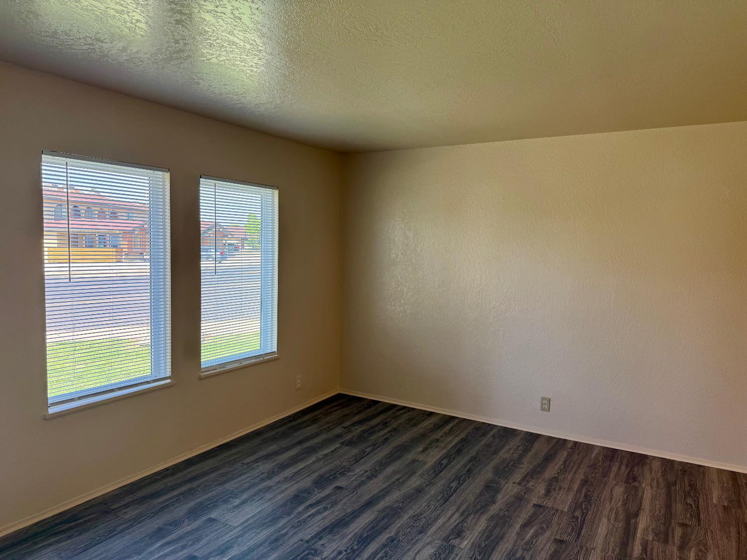 290 Northwoods Ave, Manteca, CA 95336