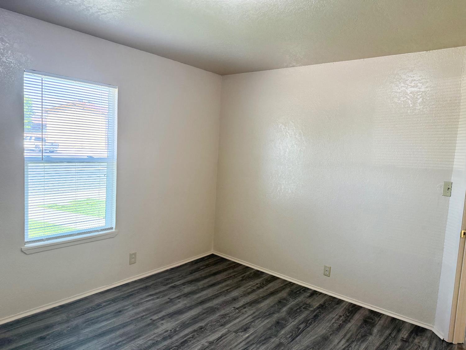 290 Northwoods Ave, Manteca, CA 95336