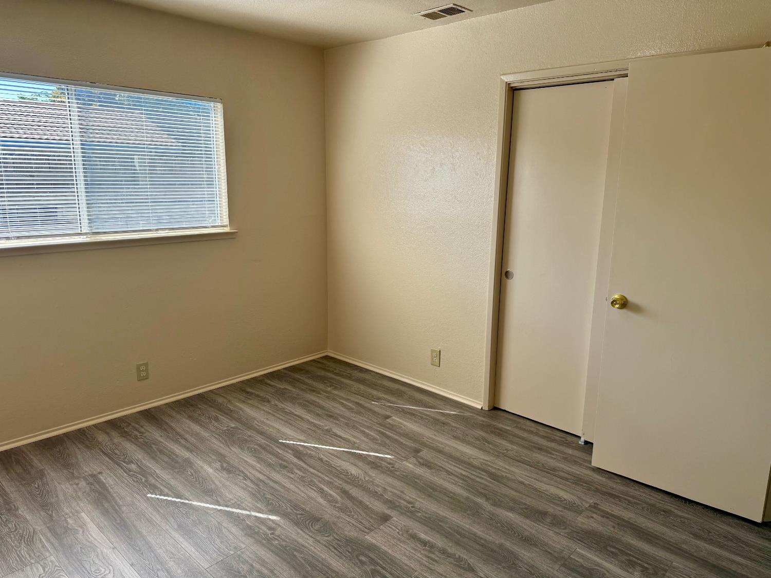 290 Northwoods Ave, Manteca, CA 95336
