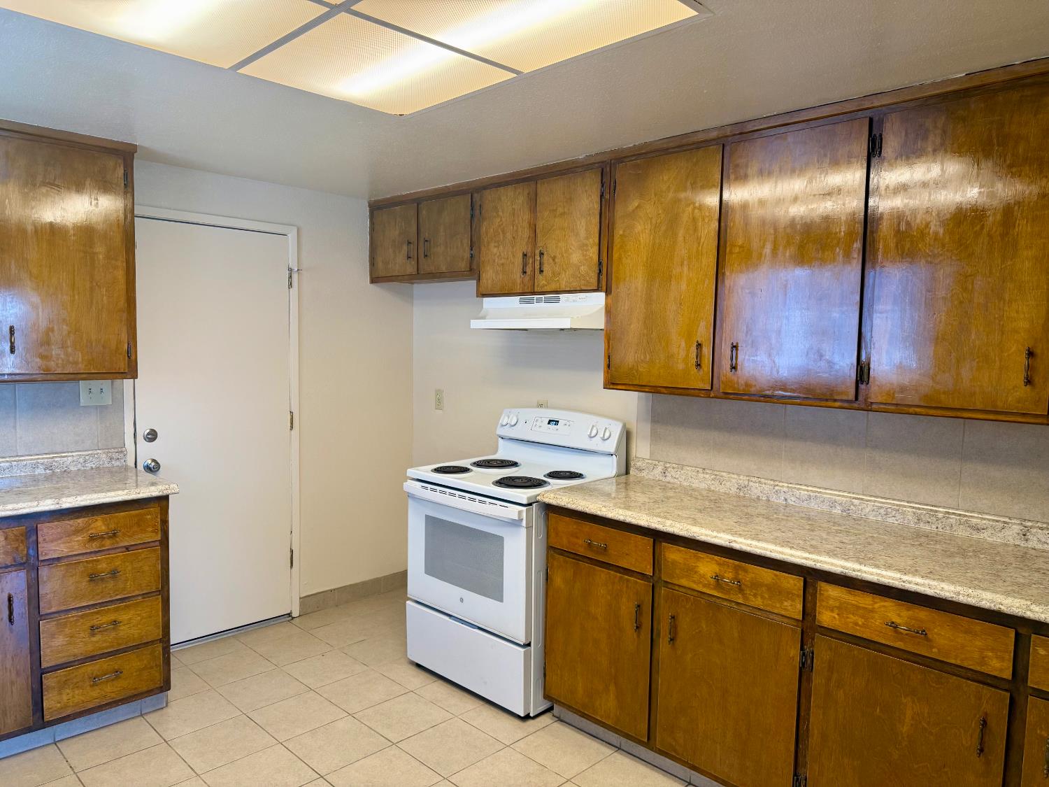 290 Northwoods Ave, Manteca, CA 95336
