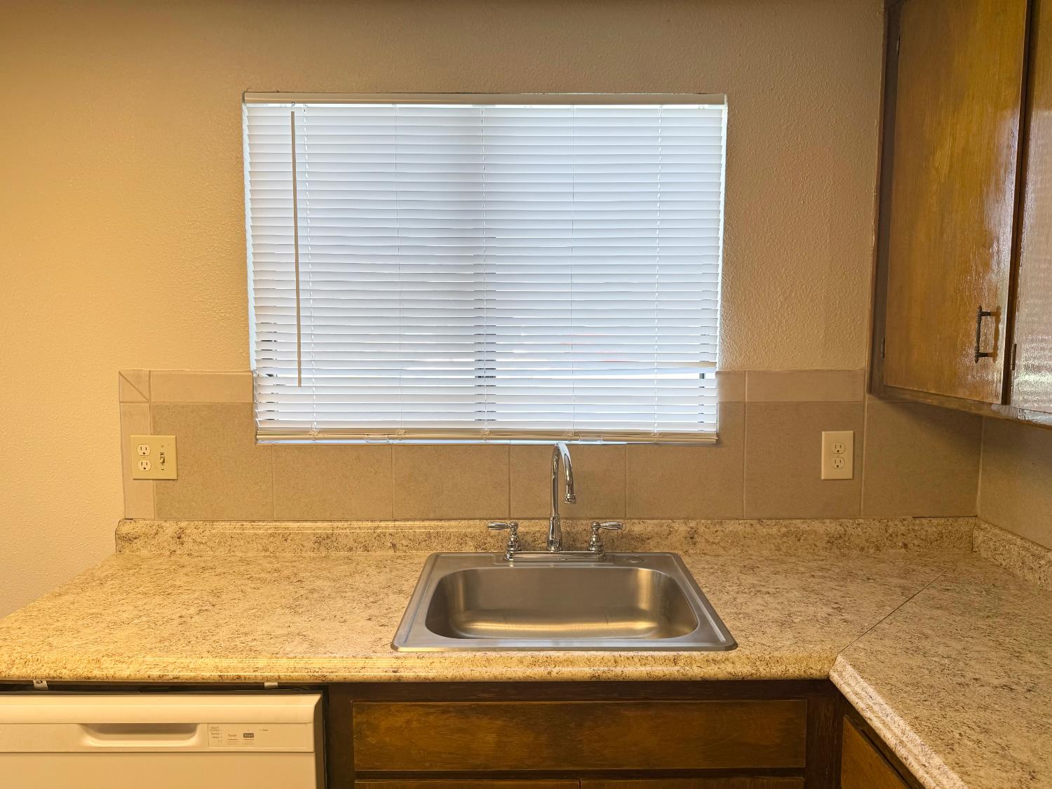 290 Northwoods Ave, Manteca, CA 95336