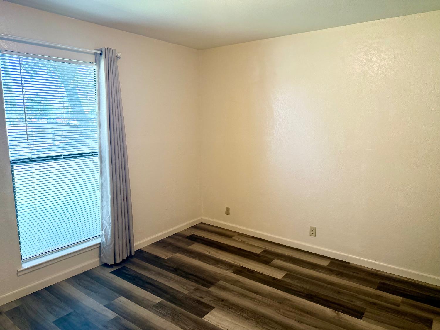290 Northwoods Ave, Manteca, CA 95336