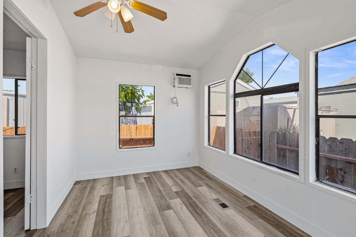 555 Moffat Blvd #61, Manteca, CA 95336