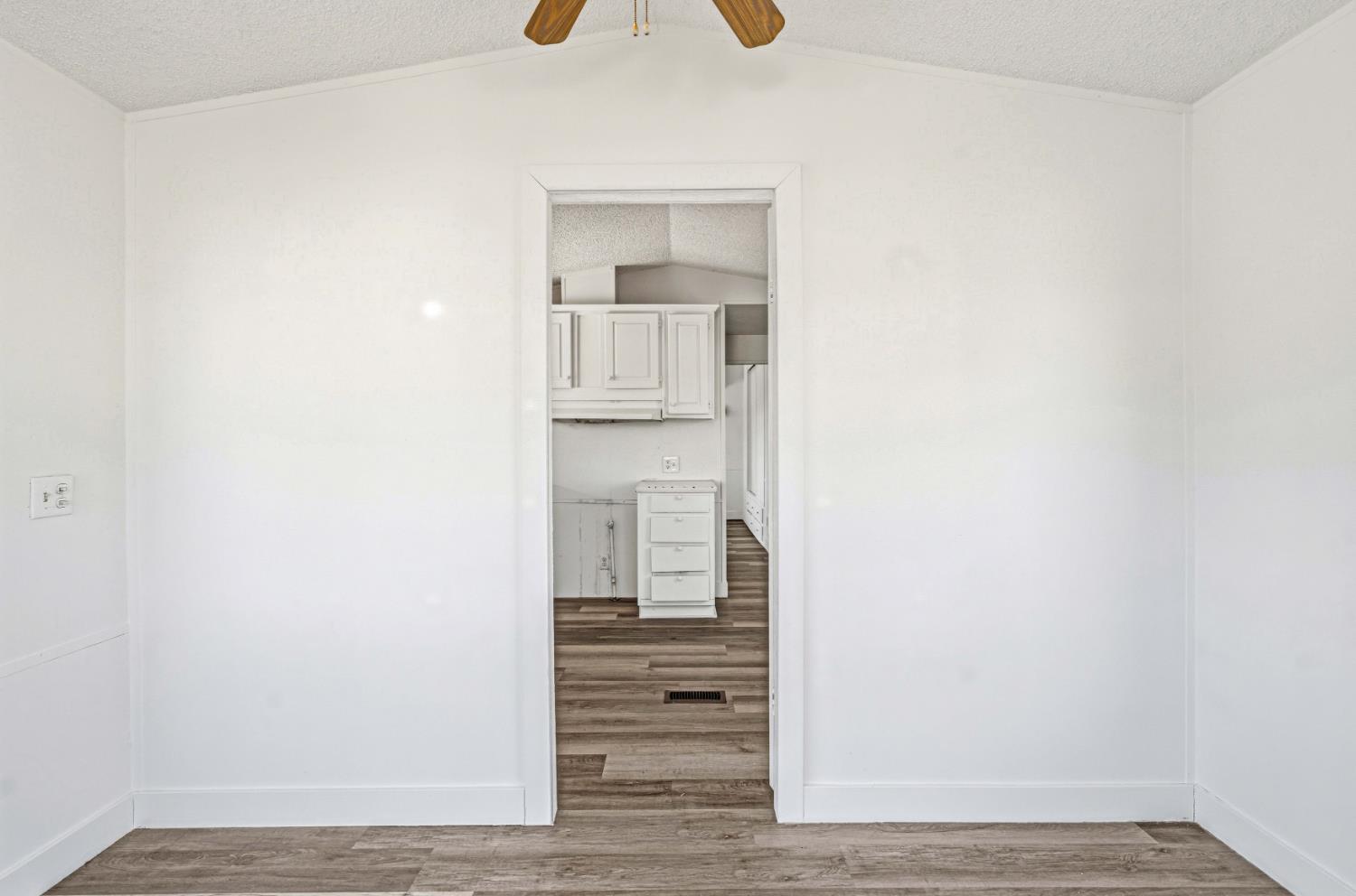 555 Moffat Blvd #61, Manteca, CA 95336