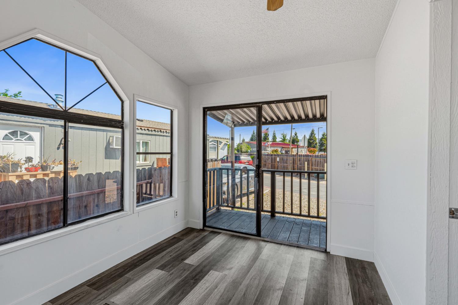 555 Moffat Blvd #61, Manteca, CA 95336