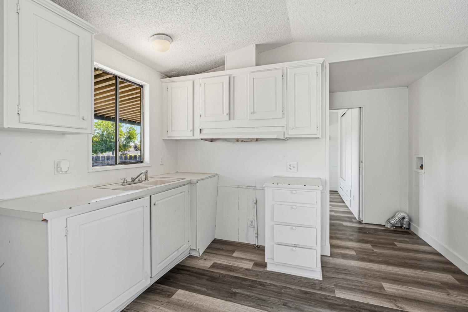 555 Moffat Blvd #61, Manteca, CA 95336