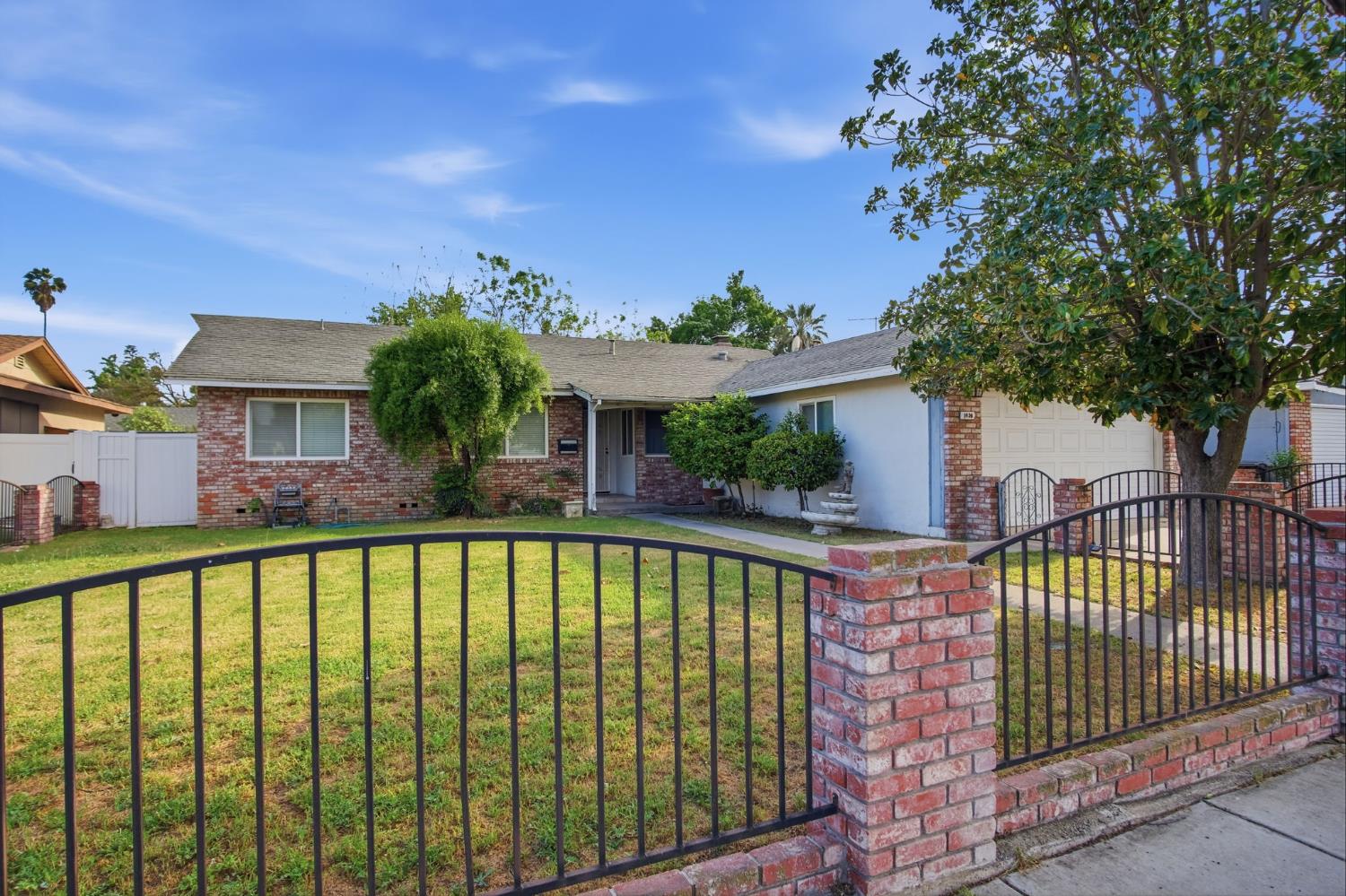 1436 Montclair Dr, Modesto, CA 95350