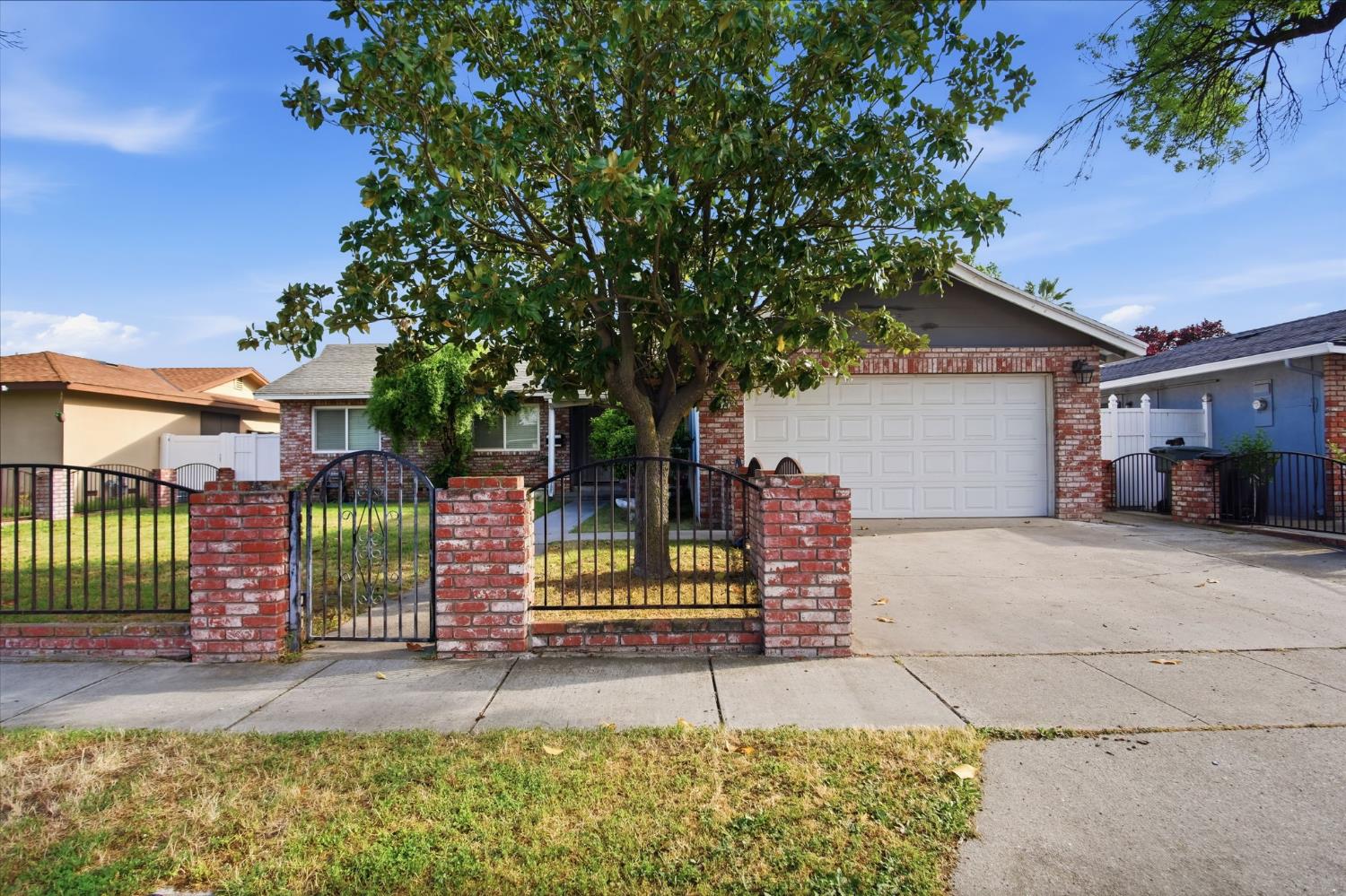 1436 Montclair Dr, Modesto, CA 95350