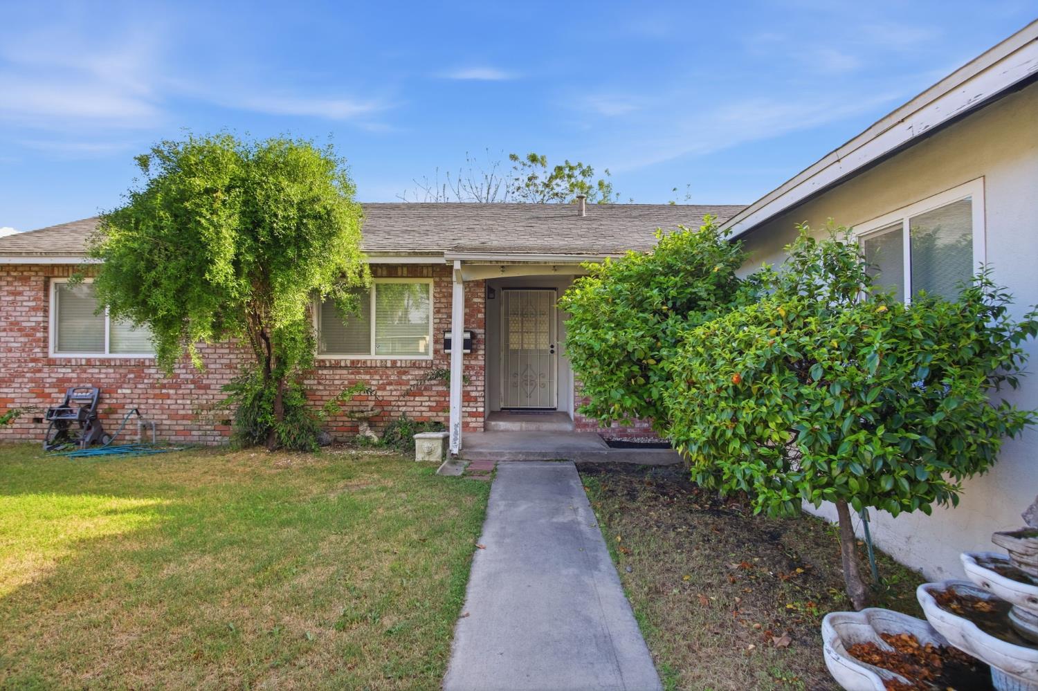 1436 Montclair Dr, Modesto, CA 95350