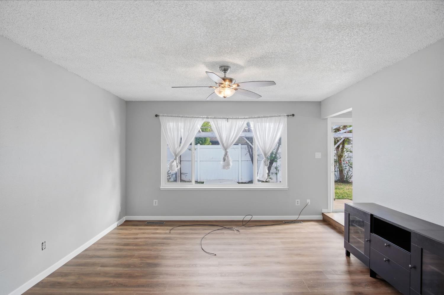 1436 Montclair Dr, Modesto, CA 95350