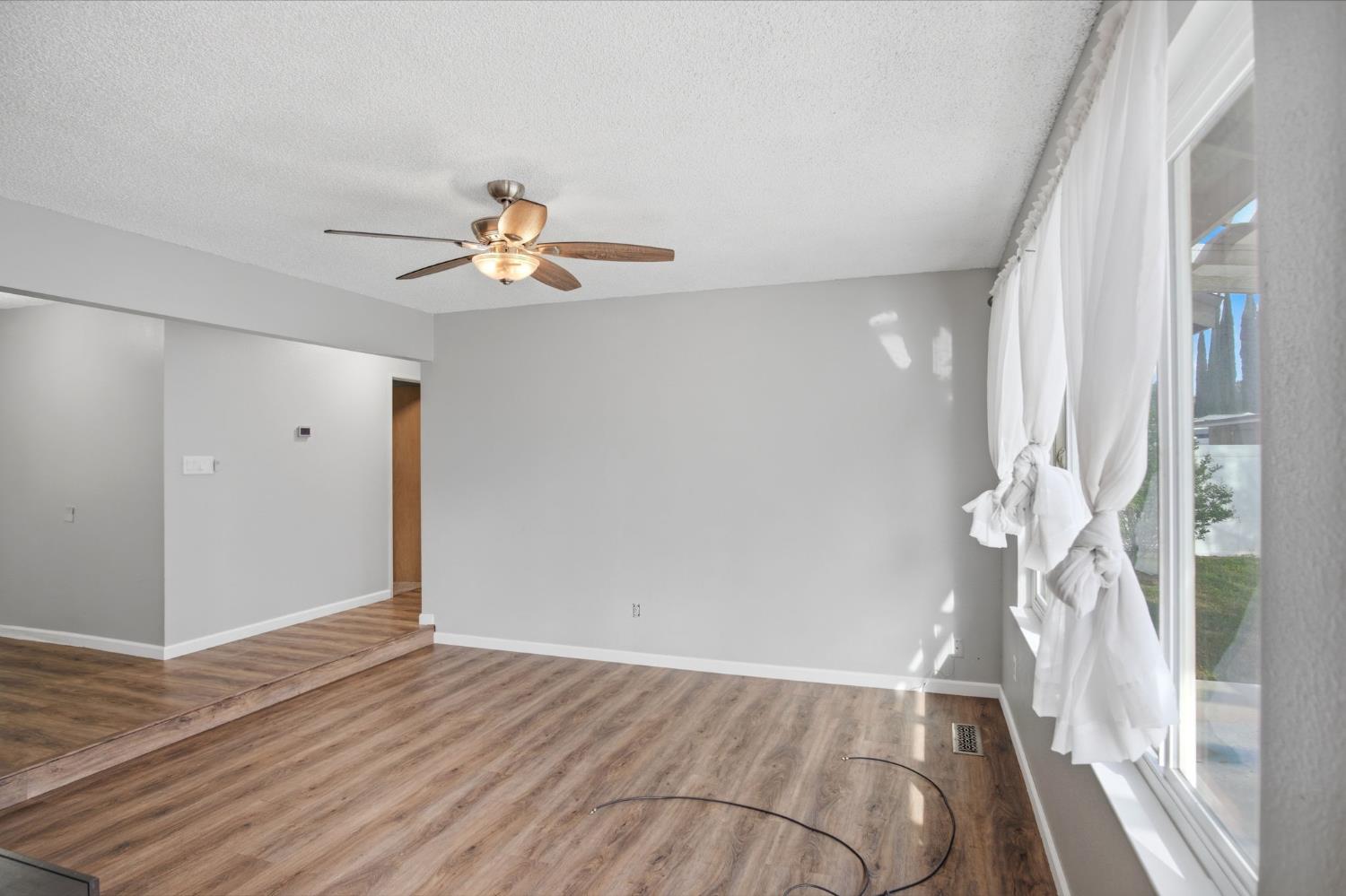 1436 Montclair Dr, Modesto, CA 95350