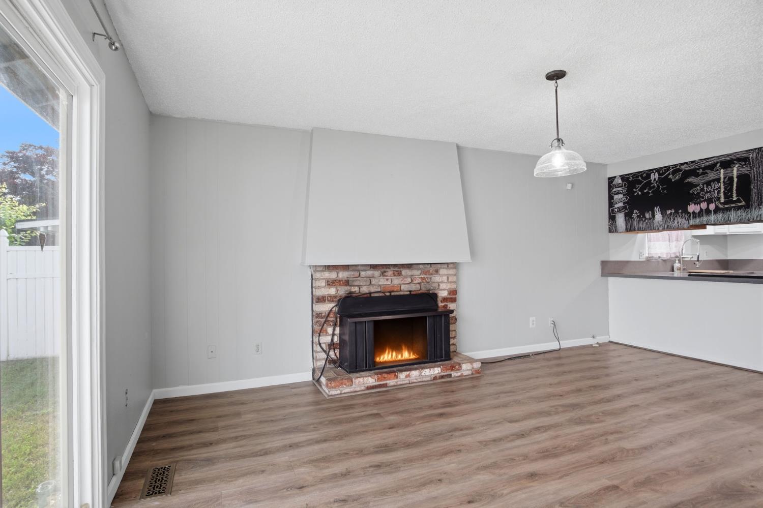 1436 Montclair Dr, Modesto, CA 95350