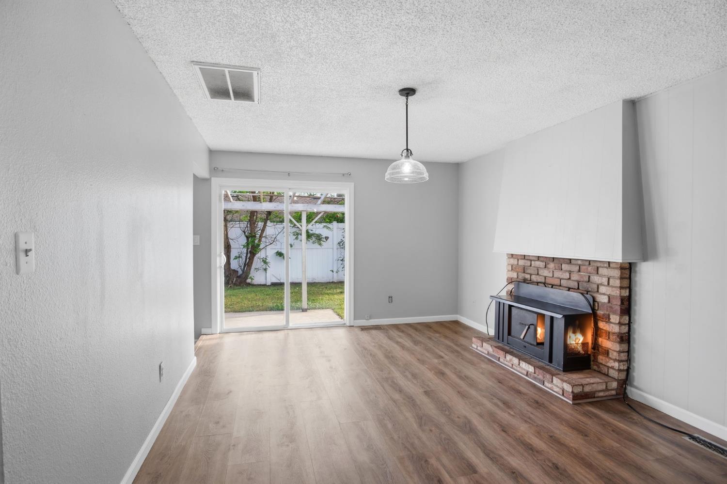 1436 Montclair Dr, Modesto, CA 95350